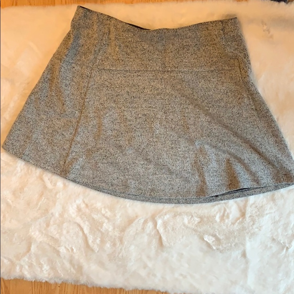 ☑️⚪️🆕 Loft Petite Textured Flippy Skirt ⚪️☑️ - Picture 6 of 6